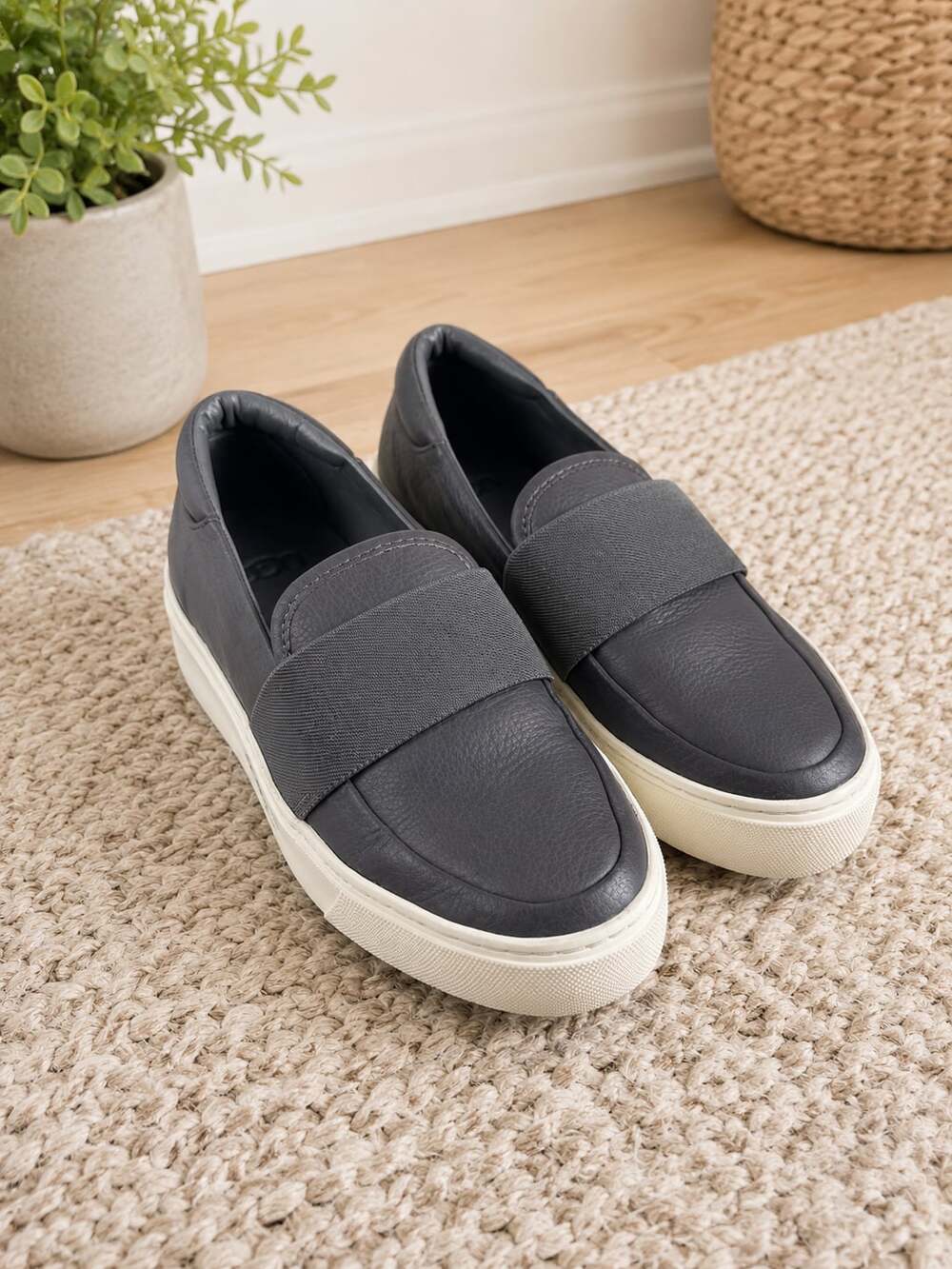 UGG Chayze Gray Leather Slip On Sneakers Women’s Size 5 Platform Casual Shoes